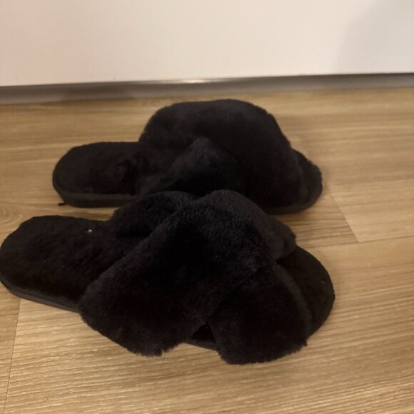 Black Faux Fur Slippers – Size 6 - Picture 3 of 5